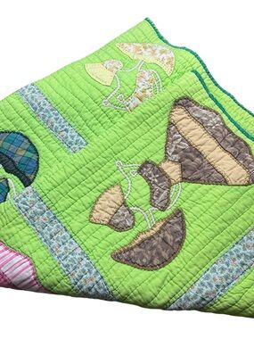 Vintage hand stitched Sun Bonnet Sue gorgeous green quilt 68 x 81 USA made